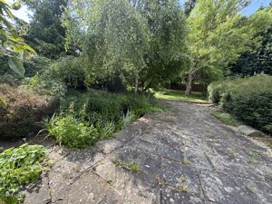 patio by fishpond- click for photo gallery